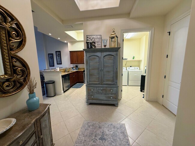 Building Photo - 20 Orange Ave