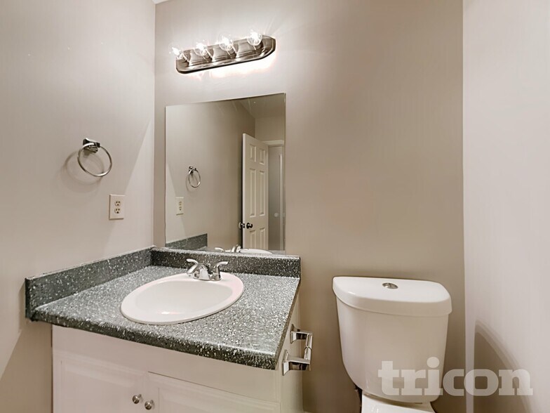 Building Photo - 2122 Cedar Creek Ln