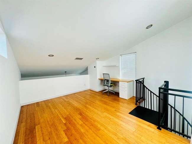 Building Photo - 5900 Toscana Ave