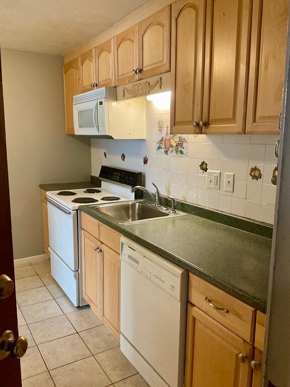 Building Photo - 924 Main St