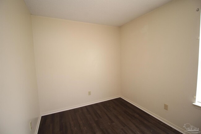 Building Photo - 420 Oak Knoll Ln