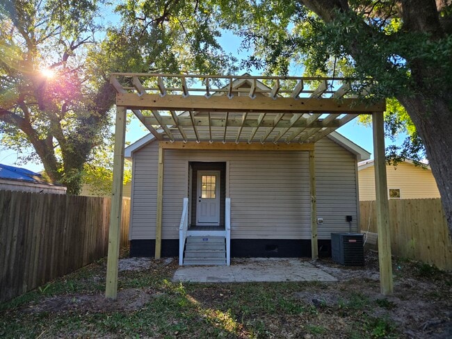 Building Photo - 917 S 11th St