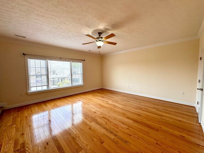 Building Photo - Townhouse for Rent in Spring Oaks!
