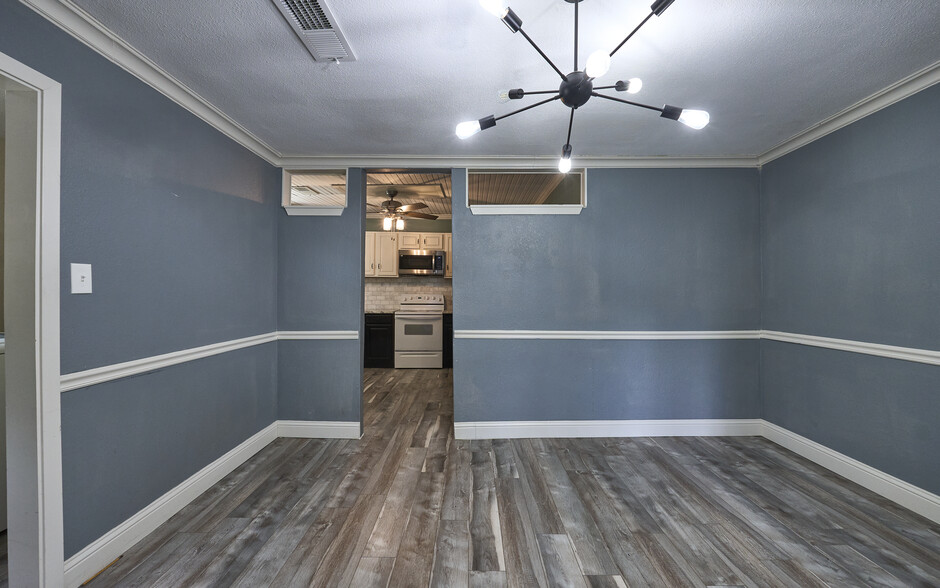 Building Photo - 401 S Ebrite St