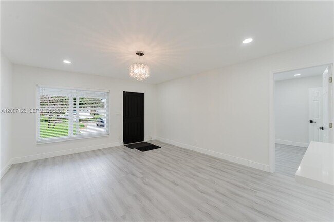 Building Photo - 481 NE 51st St