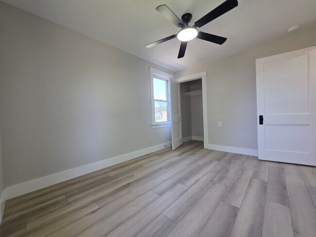 Building Photo - 2 Bed 1 Bath Single Family Home
