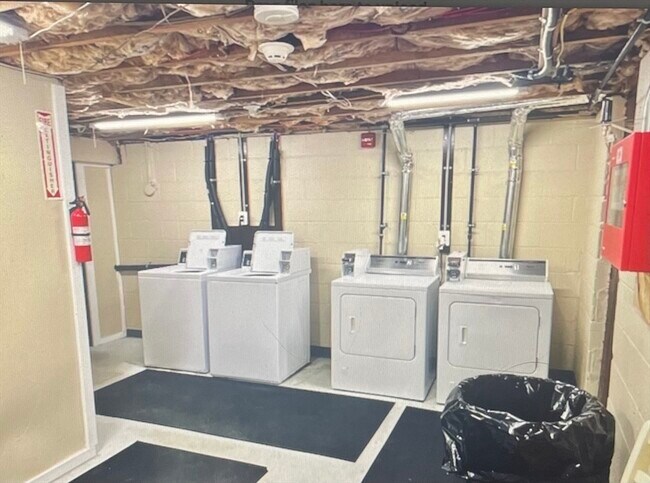 Building Photo - 619 Springfield St