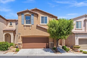 Building Photo - Gorgeous 3 Bed 2.5 Bath Home with Modern Feel