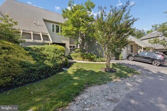 Building Photo - 911 Chanticleer
