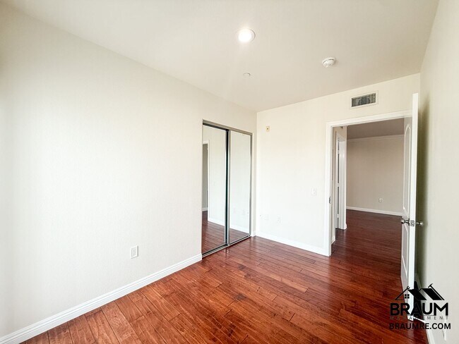 Building Photo - 332 S Virgil Ave