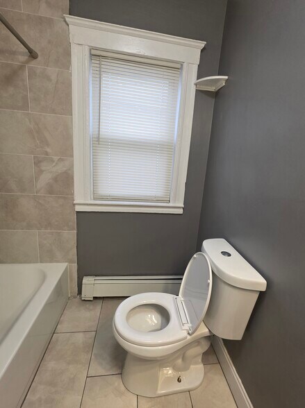 Building Photo - 14 Vera St