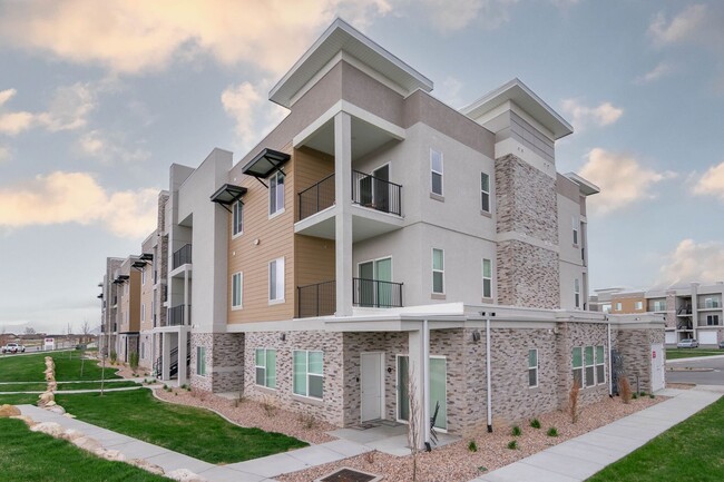 Building Photo - 2308 E 830 S