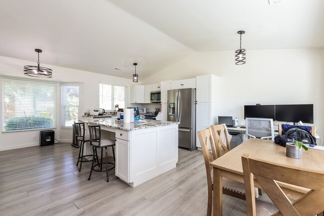 Building Photo - Coming soon 3 Bedroom/2 Bathroom Taylorsvi...