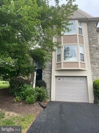Building Photo - 629 Royal View Dr