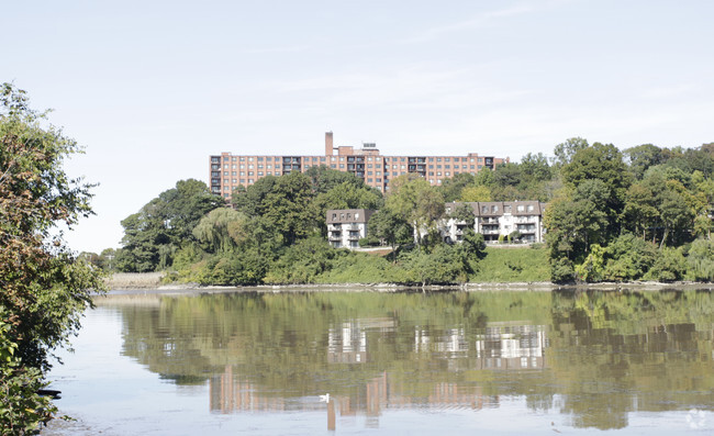 Building Photo - Scarborough Manor