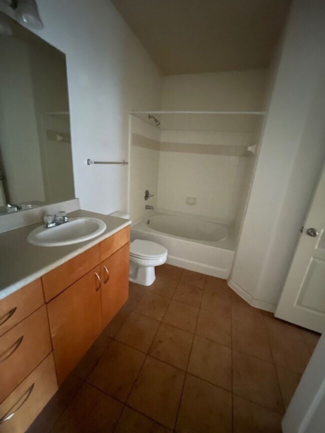 Building Photo - Gardens of Bridgehampton - 1 bed - 1 bath ...