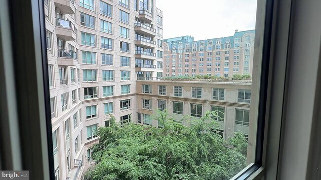 Building Photo - 1331 Maryland Ave SW