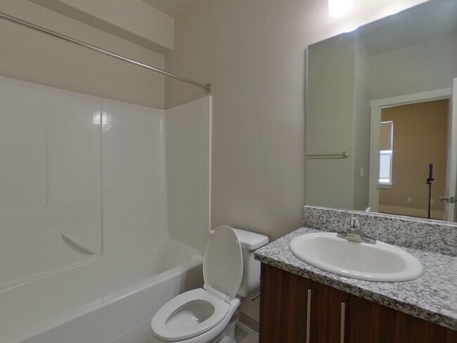 Building Photo - Greek Street Townhomes (335)