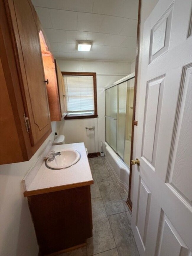 Building Photo - ~~ Cute 2-bedroom Brick Ranch located in Elon ~~