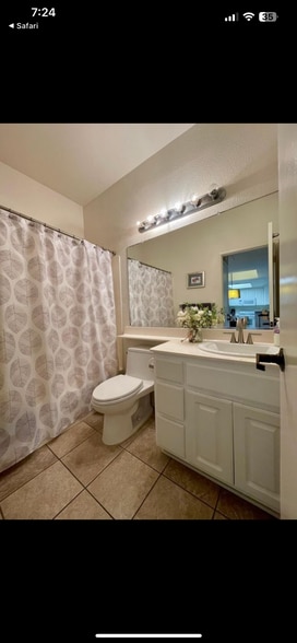 Building Photo - 2220 Camino de la Reina