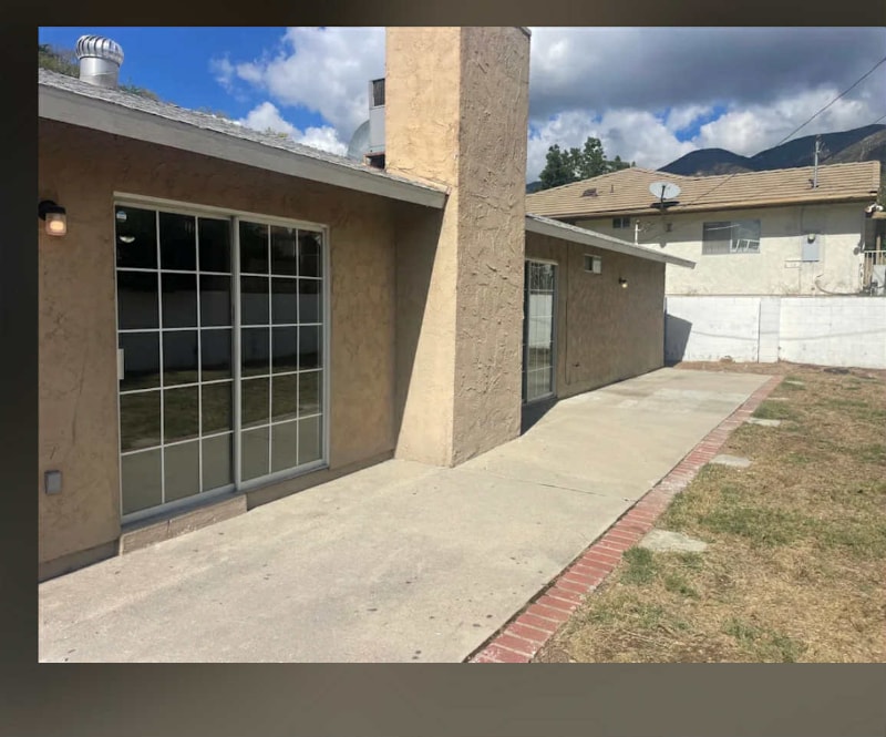 Building Photo - 5405 N Acacia Ave