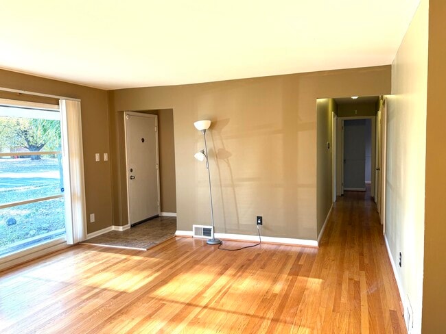 Building Photo - 27160 Spring Arbor Dr