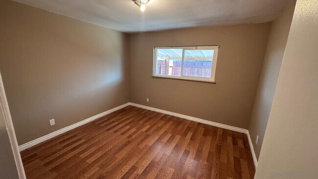 Building Photo - 634 Aster St