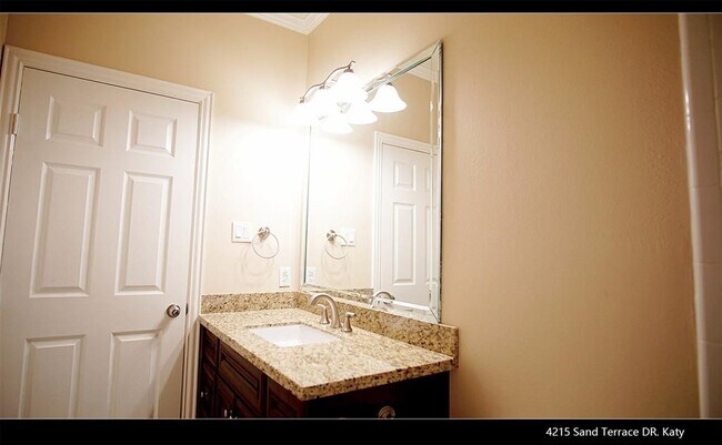 Building Photo - 4215 Sand Terrace Dr