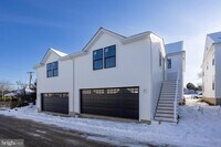 Building Photo - 453 E Franklin St