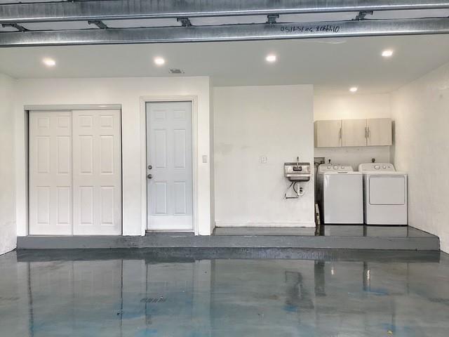 Building Photo - 621 Lakeshore Terrace