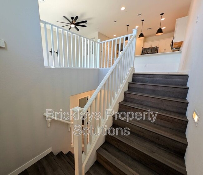 Building Photo - 4021 E Pony Ln