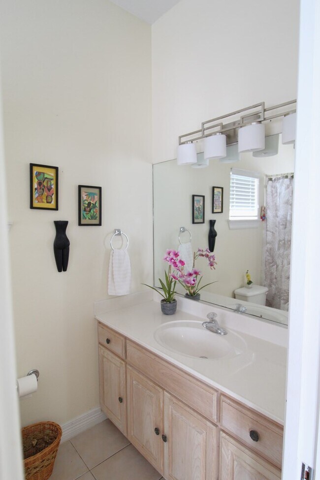 Building Photo - 107 E Swordfish St