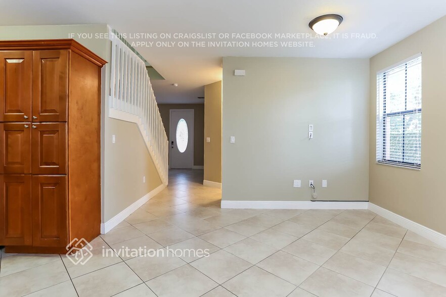 Building Photo - 3936 SW 69th Ave