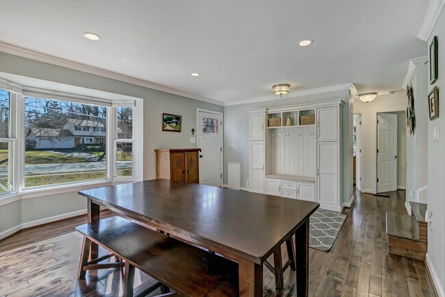 Building Photo - 6612 Kerns Rd