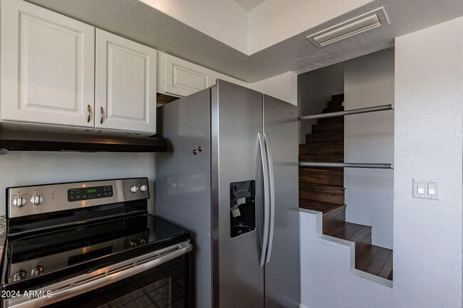 Building Photo - 820 W University Dr