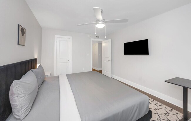 Building Photo - 4403 W Cleveland St