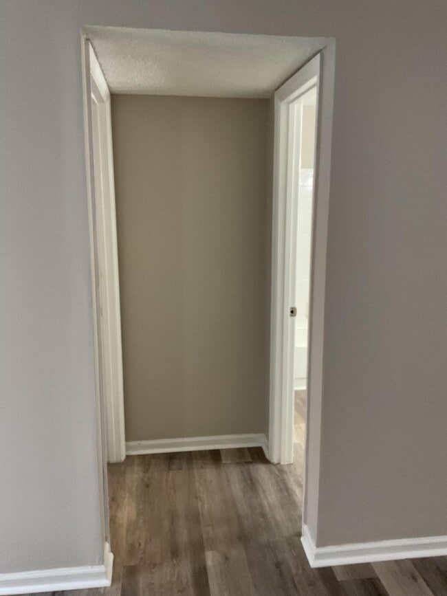 Building Photo - 1546 Hamilton Dr