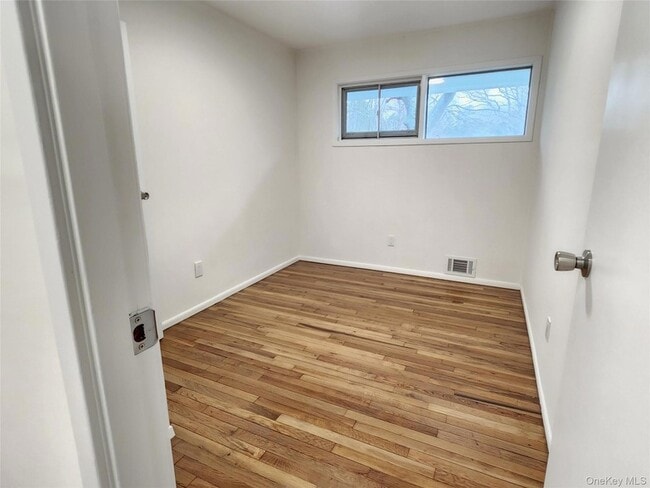 Building Photo - 5 Birch Ct