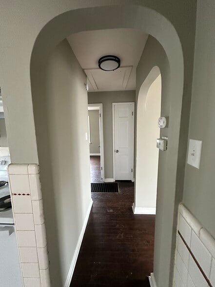 Building Photo - 2018 Raven Dr