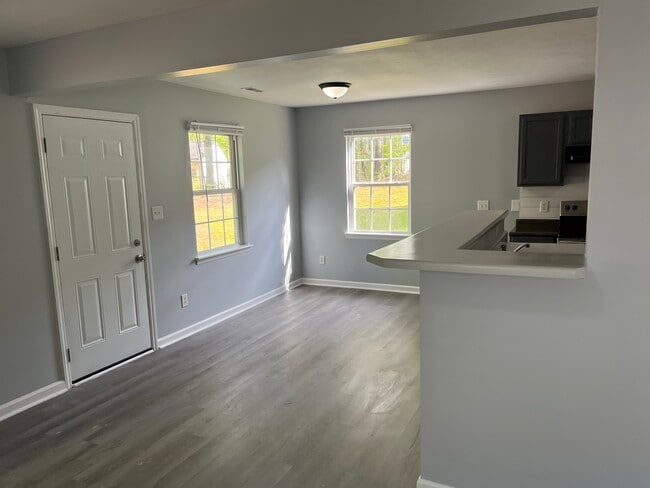 Building Photo - 408 Gladstone Dr