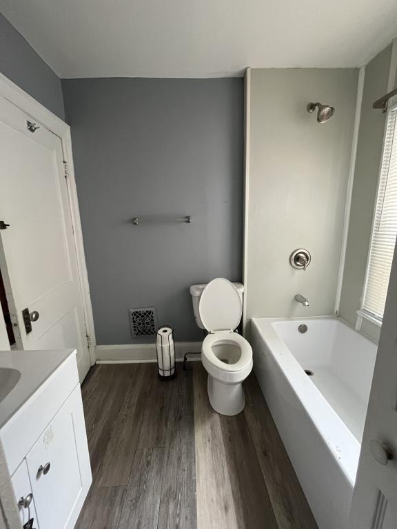 Building Photo - 558 Lilley Ave