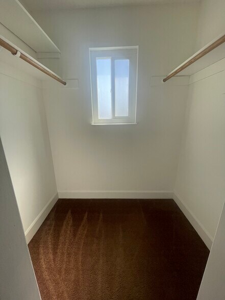 Building Photo - 326 Stafford Way
