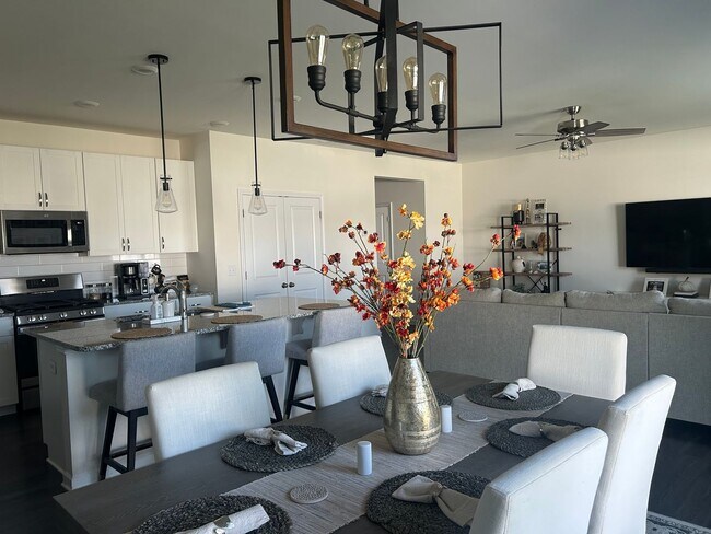 Building Photo - Beautiful 3/2.5 Home for Rent in Greenville!