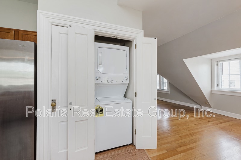 Building Photo - 101 E 14th St