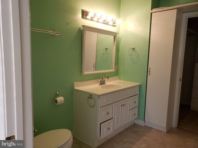 Building Photo - 21855 Locomotive Terrace