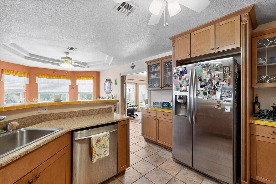 Building Photo - 2004 Vista Lejano