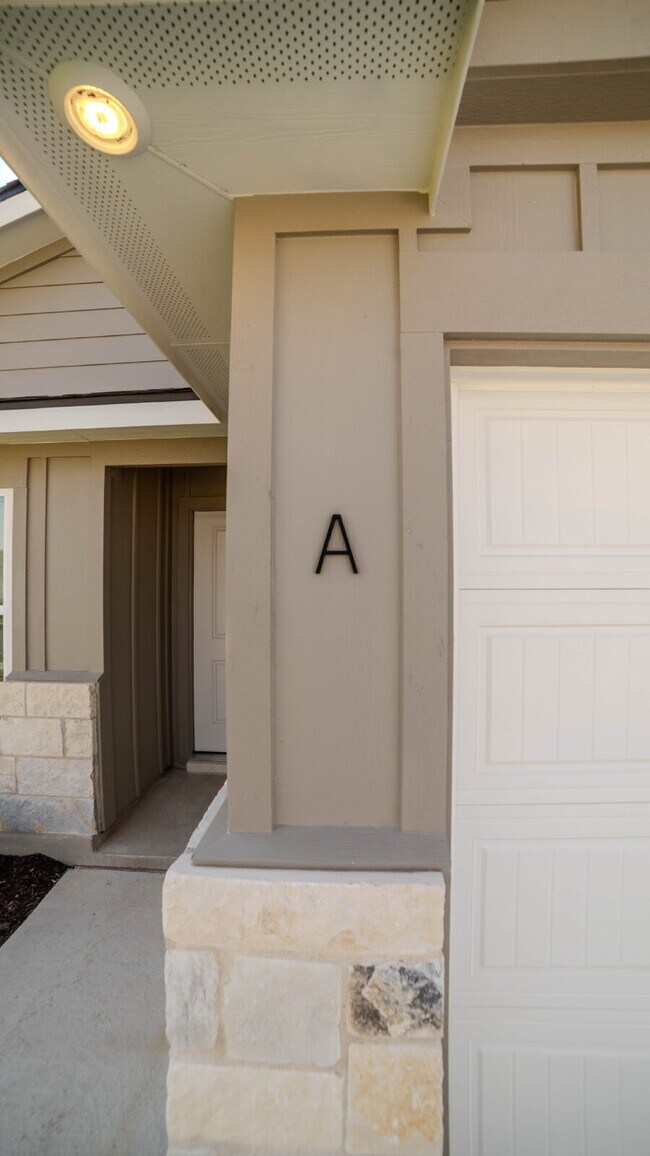 Building Photo - 907 Switchgrass Dr
