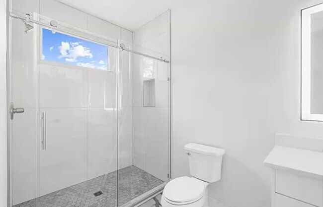 Building Photo - 2323 Carter Ave