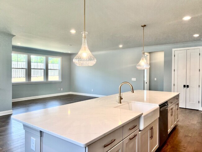 Building Photo - STUNNING and SPACIOUS!