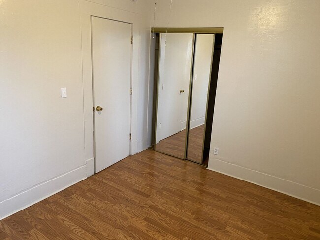 Building Photo - Cozy 1 Bedroom, 1 Bath Apartment